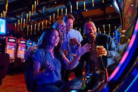 Layar utama aplikasi mobile botak bet menampilkan meja live dealer dan permainan slot