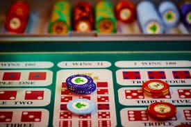 Simbol wild dan bonus di The Dog House botak bet